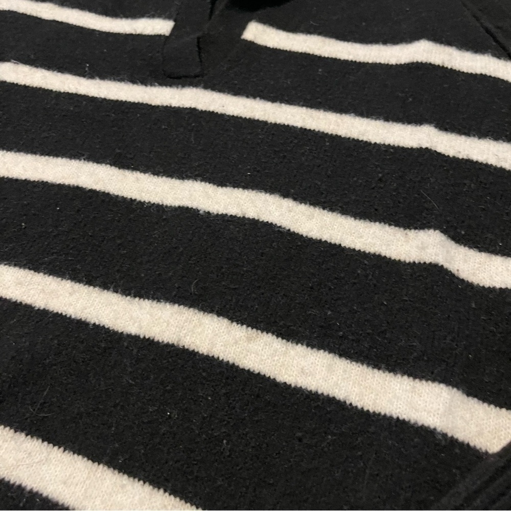 American Eagle Black and White Striped Sweater Women’s Size XS - Picture 2 of 4